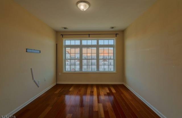 104 E Elizabeth Ave Gallery 2