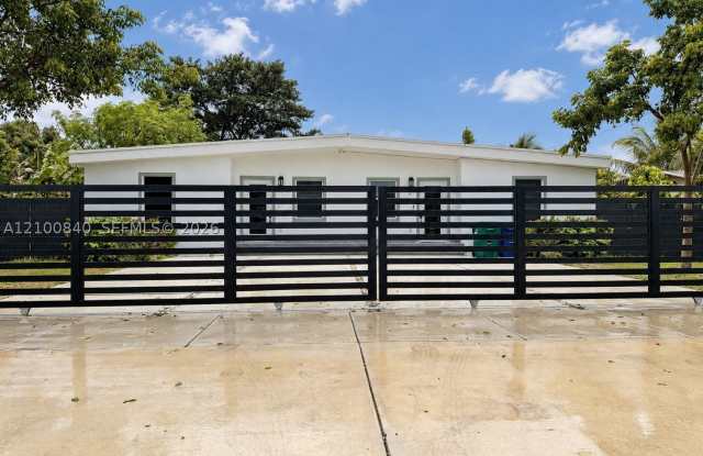 1066 NW 100th Ter Gallery 1