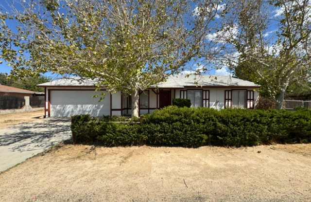 Remodeled 4+2 In Lake L.A. - $2800 Gallery 3
