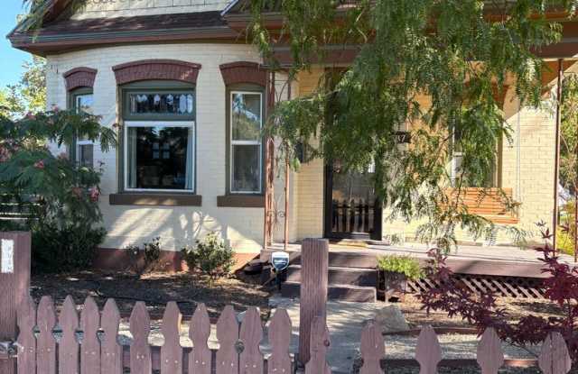 Charming 2-Bedroom Home in The Avenues! photos photos