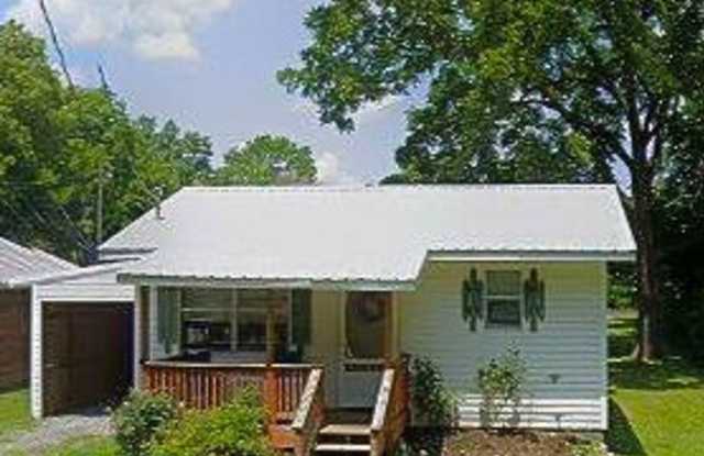 CHARMING LITTLE HOUSE Gallery 1