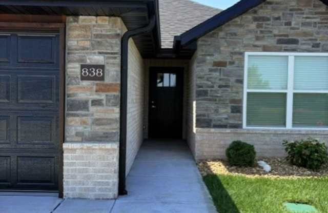 BRAND NEW Patio Home in Tiffany Highlands in Nixa - FOR LEASE Gallery 4