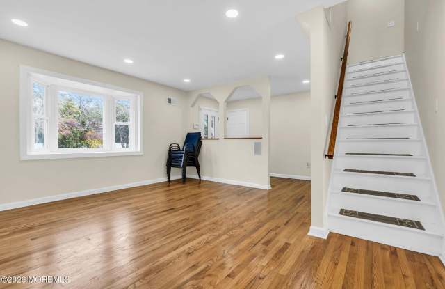 1613 Beacon Street Gallery 4