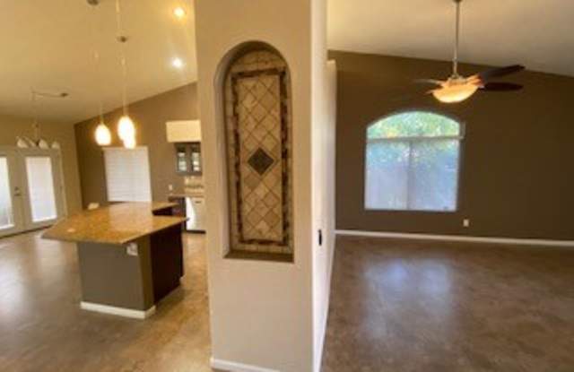 3105 N Meadow Dr Gallery 3