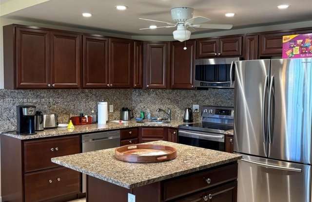2455 NE 51st St photos photos