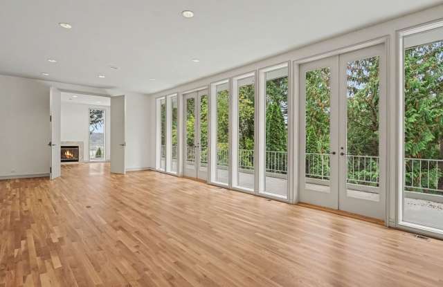 4Bd/3.25Ba Bellevue Home Gallery 4