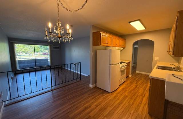 Spacious 2BR Edina Condo with Updated Interior, Private Balcony & Underground Parking photos photos