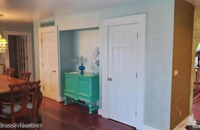 7375 PARKSTONE Lane Gallery 3