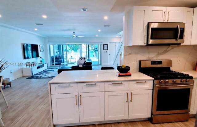 Beautiful waterfront townhouse in the heart of Miami photos photos