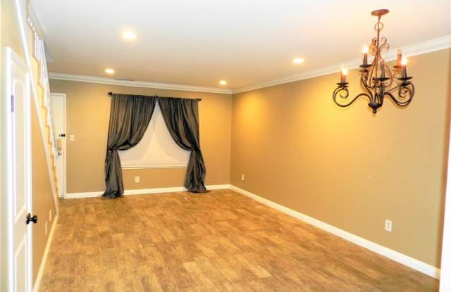 1727 Kingsdown Court Gallery 3