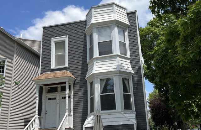 3301 N OAKLEY Avenue photos photos