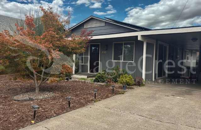 Three Bedroom, One Bathroom Home with Large Fenced Backyard - 630 Clark Street, Walla Walla, WA 99362