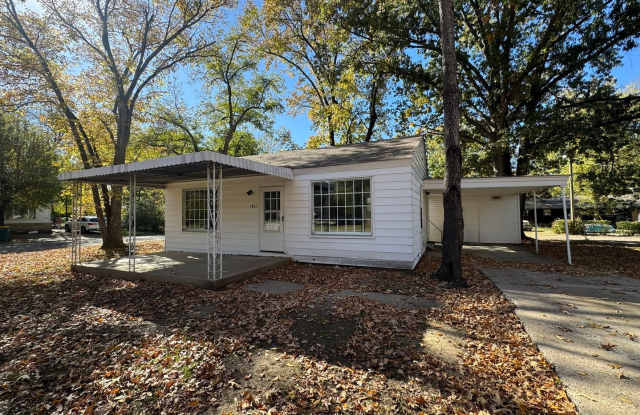 1401 N Detroit Ave - 1401 North Detroit Avenue, Russellville, AR 72801