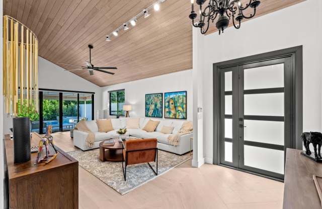 2514 Windsor Way Court Gallery 2