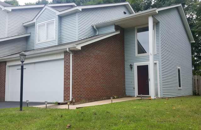 3 Bedroom 2.5 Bath 2 Car Garage Townhouse Gallery 3