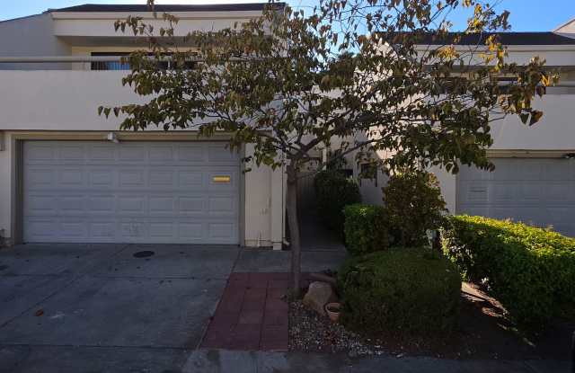Spacious 3BR Townhome in Gated Evergreen Community Gallery 1