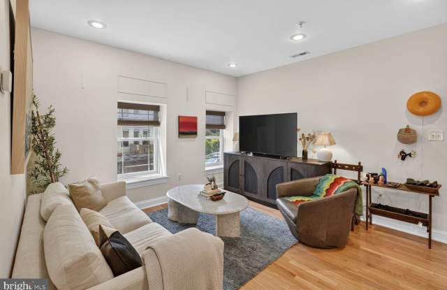 660 MORTON Place NE Gallery 1