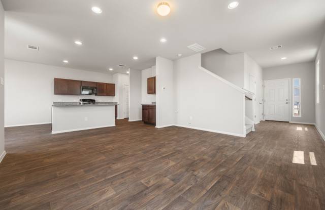 2 Week Free Move-In Special! Beautiful 3-Bedroom Home with Open Floor Plan & Private Backyard in Maxwell Gallery 3