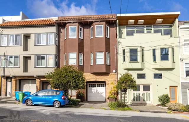 2 Bed + Office, 1 Bath - Potrero Hill Flat w Tandem Parking Option Gallery 1