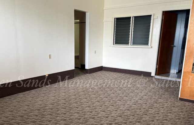 Home across of Hawaii Community College Gallery 3