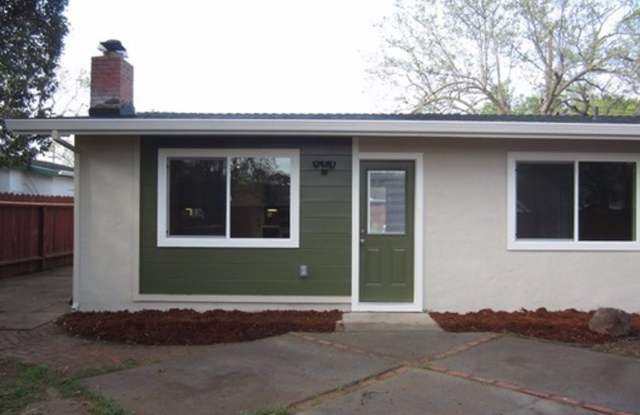 4 bedroom 2 bath house in Holbrook Heights- Concord photos photos