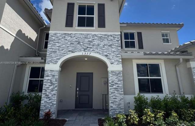 1538 Southeast 27th Road - 1538 Southeast 27th Road, Homestead, FL 33035