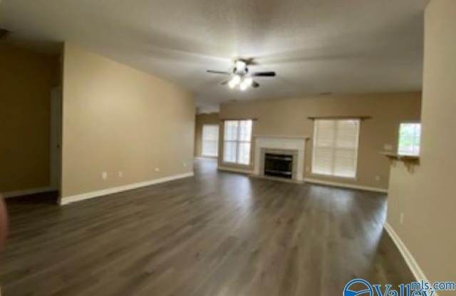 209 N Horseshoe Bend Gallery 3