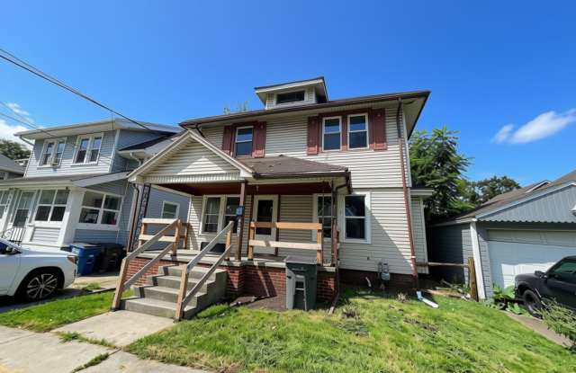 Charming & Spacious 3-Bedroom Home in West Toledo Gallery 1
