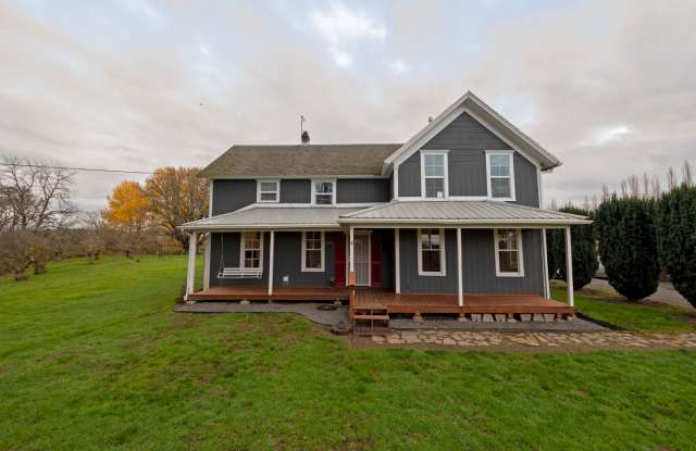 Charming Historic 3-Bedroom Home for Lease! ** NEW PRICE and Special $150 credit on your first full month's rent ** photos photos