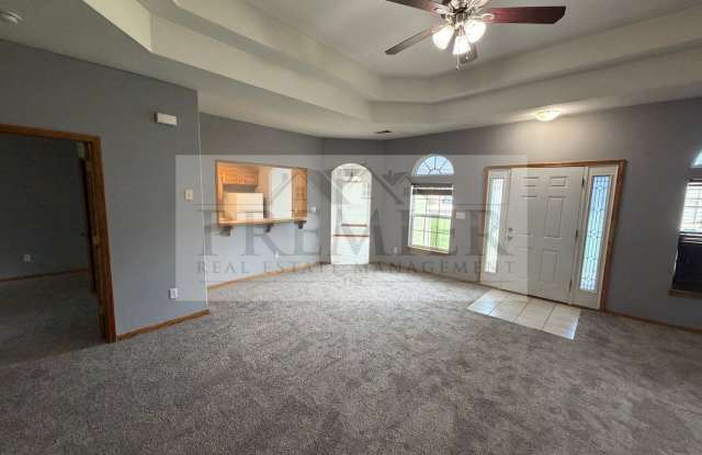 Spacious 2 bedroom/ 1.5 bath home with garage!  420 N Savage Ct Independence MO - Rent $1370 Gallery 3