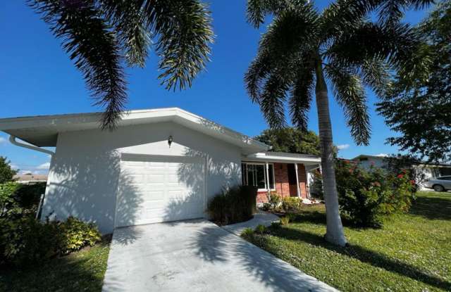 2 Bedroom 1 Bathroom with fenced yard photos photos