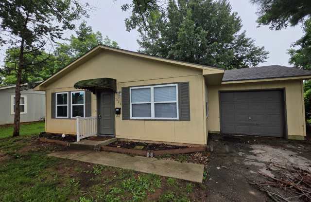 2 bdrm, 1 1/2 bath home with fenced yard photos photos 2 bdrm, 1 1/2 bath home with fenced yard photos photos