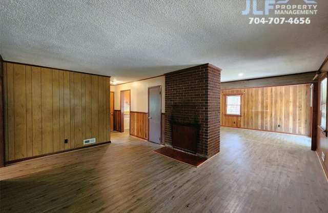 1621 Eastway Drive Gallery 3
