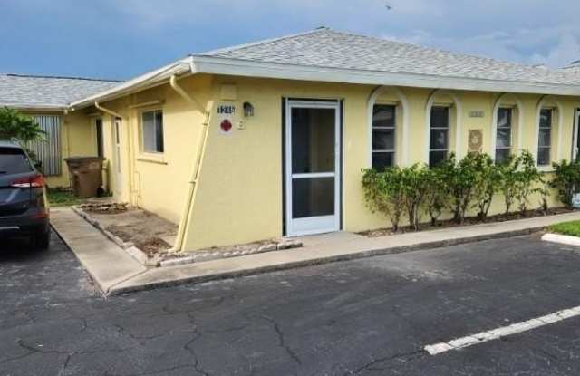 1245 SE 8th Street unit: 105 photos photos