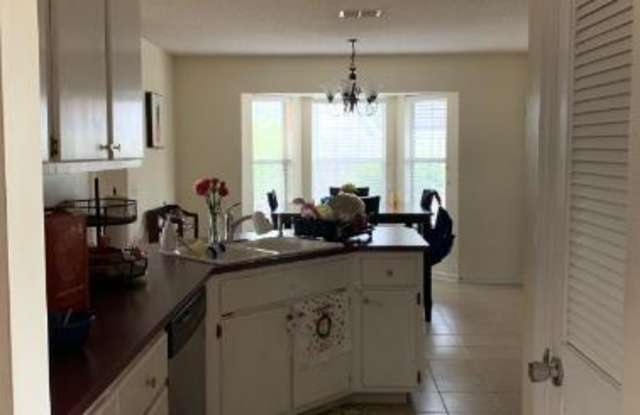 204 Lake Forest Dr Gallery 4
