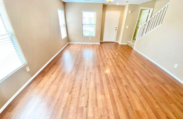 3 BEDROOM/ 2.5 BATH 2- STORY HOME W/ ONE CAR GARAGE TOO! Gallery 4