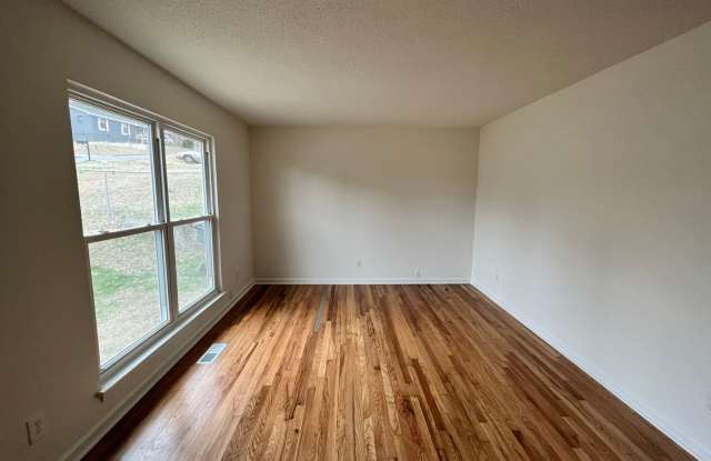 COMING SOON! 4 Bed/2bath for Rent! Gallery 4