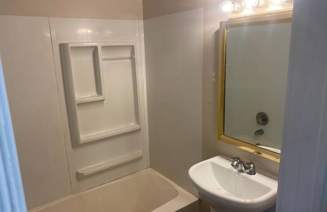 1221 S Grand Ave E - 1221 South Grand Avenue East, Springfield, IL 62703 1221 S Grand Ave E - 1221 South Grand Avenue East, Springfield, IL 62703