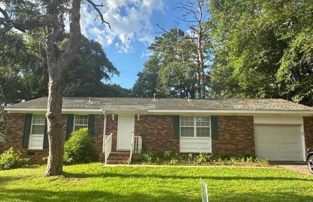 3 Bedroom 2 Bath home located just off Ocala Road and W. Tharpe St. Available 10/1/2025. photos photos
