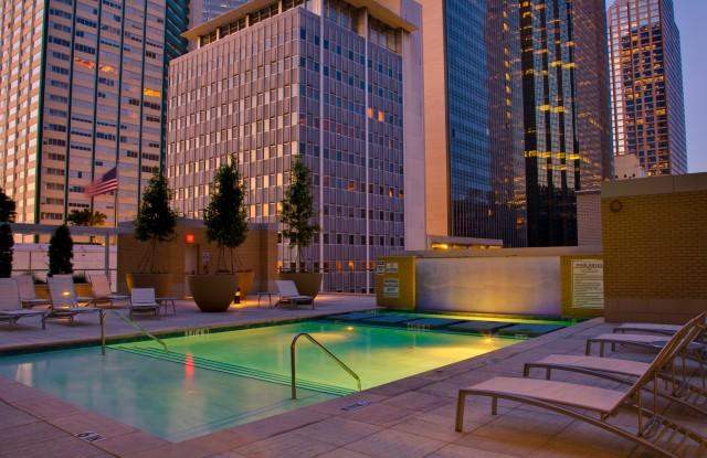 1404 Main St - 1404 Main Street, Dallas, TX 75202