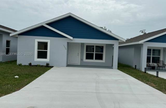 1499 Las Villas Blvd photos photos