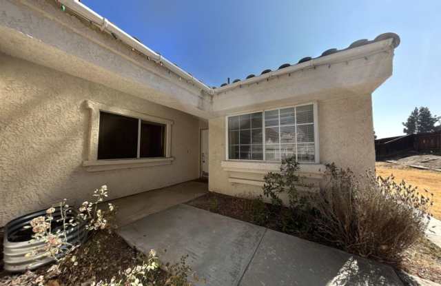 2 Bedroom 2 Bath w/ Bonus Room Located in Loma Linda!! Gallery 3
