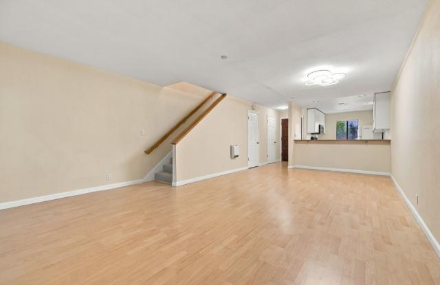 Conveniently Located 2 Bed, 2.5 Bath Townhome Gallery 3