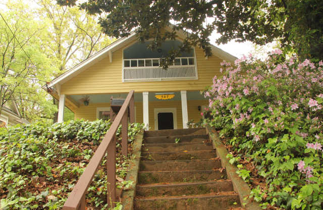 547 Atlanta Avenue Southeast - 3 photos photos