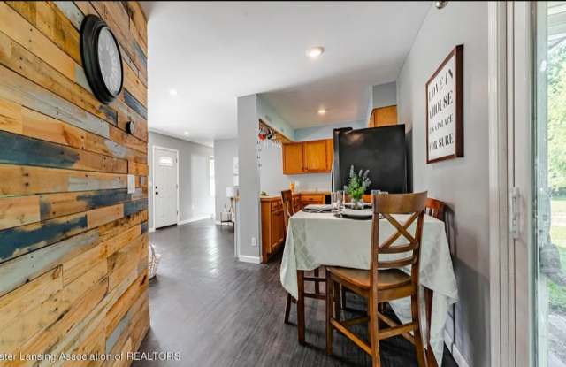 5420 South Waverly Road Gallery 4