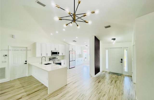 272 SW Oakridge Dr photos photos