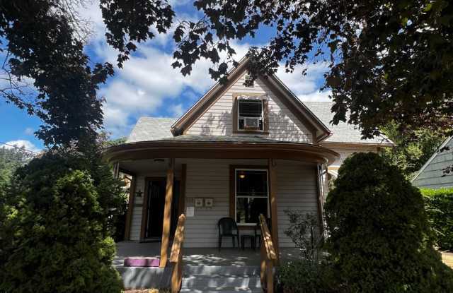 3-Bedroom 2-bathroom house in Cottage Grove photos photos