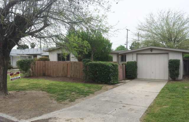 3 BEDROOM HOUSE! APPLY NOW!! photos photos