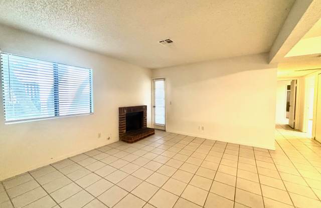 1701 East Katie Avenue - 31 photos photos