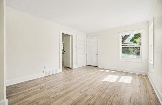 2 Bedroom 1 Bathroom Half Duplex in Denver's Villa Park Gallery 2
